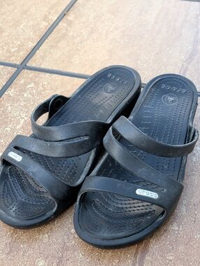 CROCS Women's Black Triple-Strap Comfort Sandals